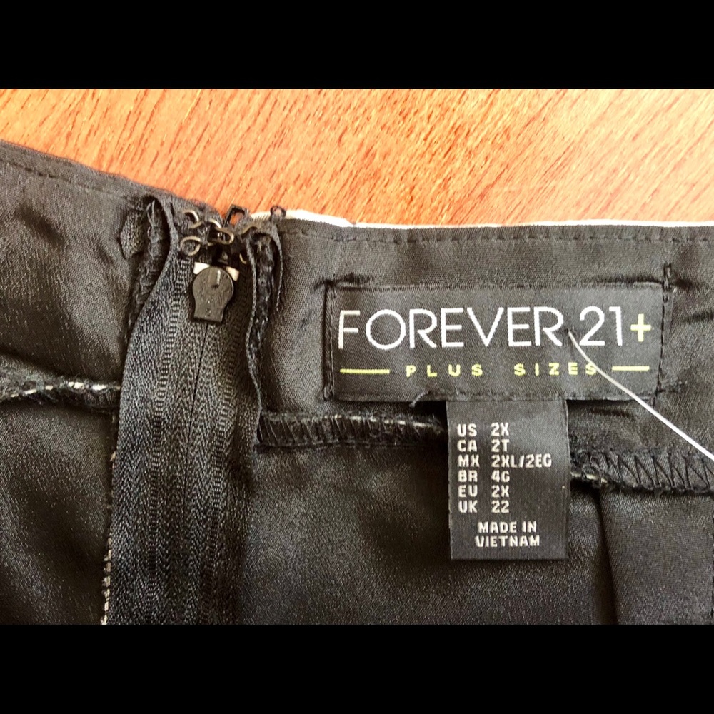 Plus Size, Forever 21 Floral Skirt - Picture 2 of 4